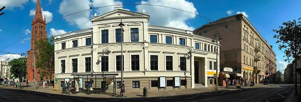 Panorama. Pomeranian Arts House (center), Emil Bernhardt tenement (right)