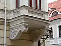 Corbels supporting a bay window