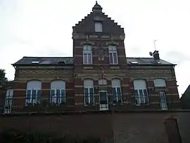 The town hall and school in Bergicourt