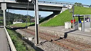 Single-track railway line with side platform and shelter