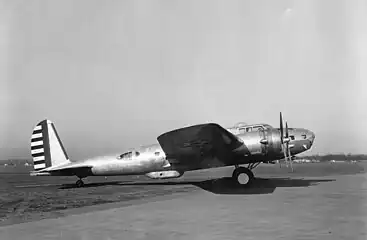 B-17D Flying Fortress of 1940, having its "bathtub" gondola in virtually the same location as the He 111H