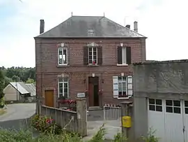 The town hall in Bonnières