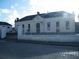 The town hall and school in Boufflers