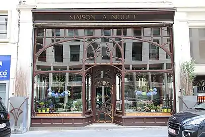 Former Chemiserie Niguet storefront on the Rue Royale/Koningsstraat by Hankar (1896)