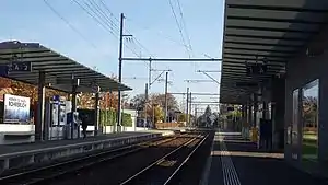 Canopy-covered side platforms