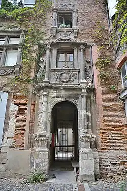 Portal in the courtyard of the Hôtel de Guillaume de Bernuy (1540-1544, Nicolas Bachelier).