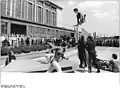A performance during the DTSB Athletics- and Sports day in front of the Dynamo-Sporthalle in 1958.