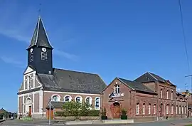 The church and town hall in Candas