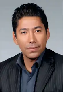 Headshot of Carlos Aparicio