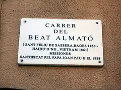 Plaque with biographical data: calle del Beato Almató.