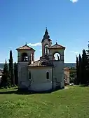 Monument built to give the appearance of a castle