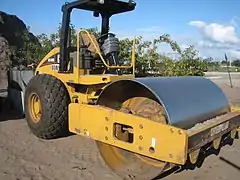 A Caterpillar CS-533E vibratory roller.