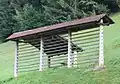 Single straight-line hayrack with catslide roof