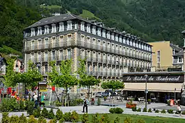 The old Hotel d'Angleterre [England Hotel] and café