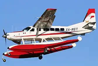 A Flymex Cessna 208 Caravan (XA-WET) landing at Toluca International Airport.