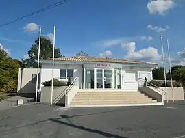 The town hall in Chamouillac