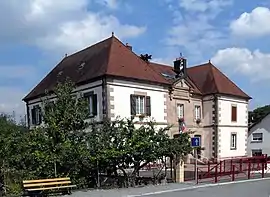 The town hall in Champey