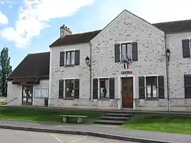 The town hall in Chartronges