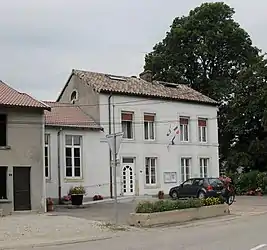 The town hall in Chef-Haut