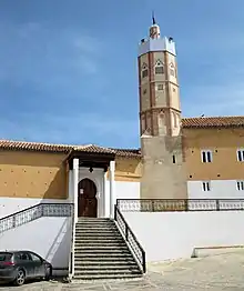 The Great Mosque with its octagonal minaret overlooking the "Outae Hammam" yard.