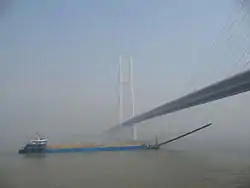 Jingyue Yangtze River Bridge connects Jianli County to Yueyang in Hunan province