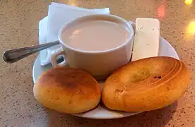 "Chocolate santafereño" (Santafe hot chocolate), almojábana, cheese and pandebono