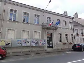 The town hall in Cléry-Saint-André