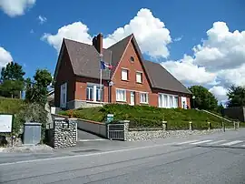 The town hall and school in Clais