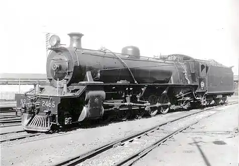 No. 2485 with Type MT2 tender, c. 1945