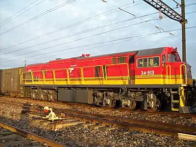 "Bright Star" equipped no. 34–913 in Transnet Freight Rail livery at Addo, Eastern Cape, 13 July 2012