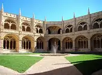 Jerónimos. Two-storey cloisters.