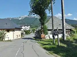 The Col de Leschaux 900 m (3,000 ft)