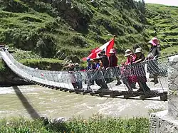 Footbridge across Qañawimayu (or Santo Tomás River) in Qullpatumayku, Llusco District