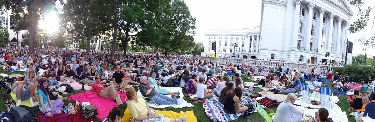 Panorama of Concerts on the Square