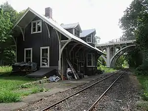 Cornwall Bridge station and Cornwall Bridge in 2022