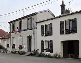 The town hall in Courcelles