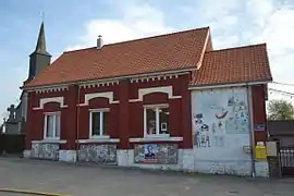 The town hall and school of Crépy