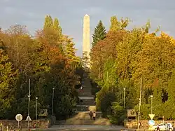 Main entrance, with The Heroes' Monument visible