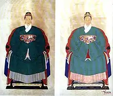 Portrait of women wearing long jiaoling youren jacket (chang'ao) decorated with buzi, Ming dynasty.