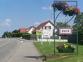 The road into Daix