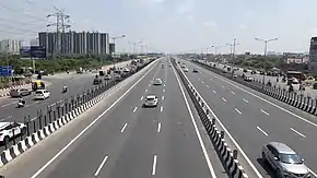 Delhi–Meerut_Expressway_in_Ghaziabad_07.jpg