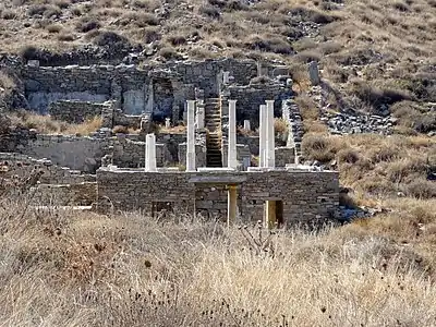 Two stories of Corinthian atria/peristyles. House of the Hermes, Roman-era Delos