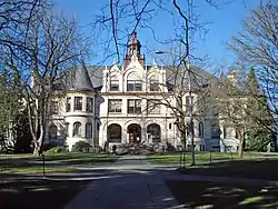 Denny Hall, built 1894–1895, the oldest building on the University of Washington campus