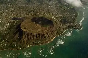 Diamond Head with Kāhala to the right, and the suburb Kaimuki (top)