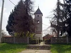 a chapel in the center of Dijaneš