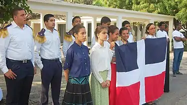 Students with the 1844 Dominican Flag.