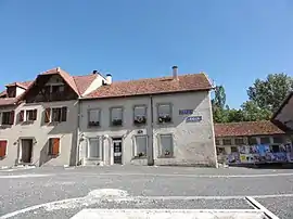 The town hall and school in Domnom-lès-Dieuze