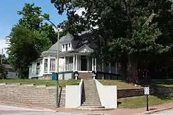 University & Broadway ca. 1900 residence with Queen Anne and Colonial Revival details