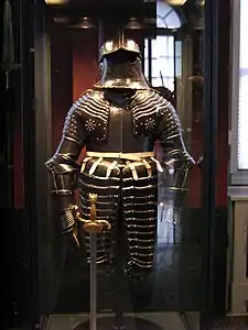 A late example of poleyns in a three-quarter suit of armor. Zwinger-Museum, Dresden.