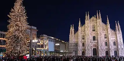 The square during the Christmas holidays (2008)